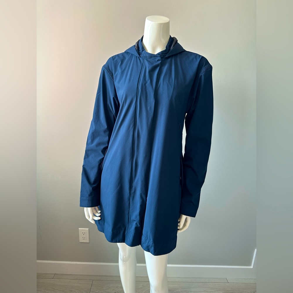 Lulu Lemon Water Resistant Running Jacket Navy Blue size 6